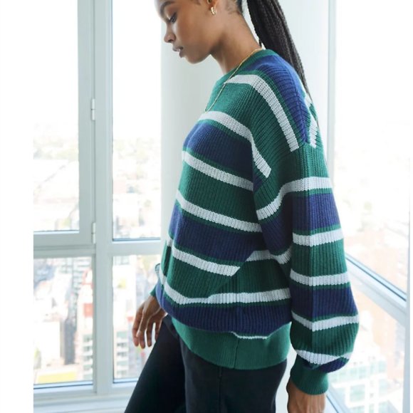 Aritzia Tna Century Sweater - Picture 3 of 11